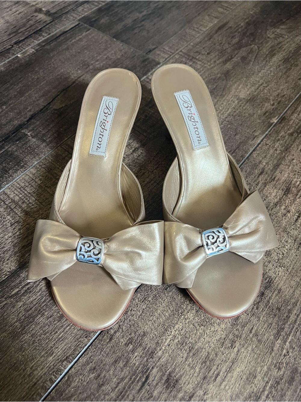 Brighton Bow Slide Sandals in Beige
